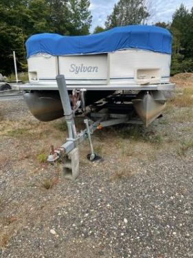 Used Pontoon Boats For Sale by owner | 2001 22 foot Slyvan Mandalay